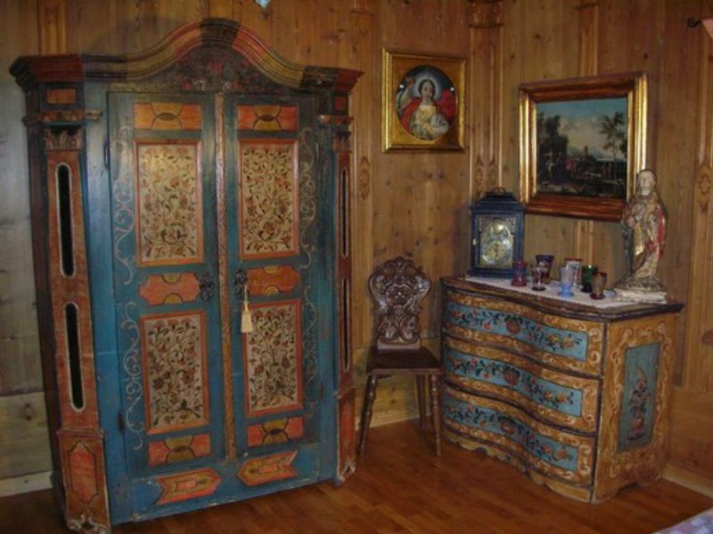 Ambientazioni tipiche mobili antichi tirolesi mobili for Mobili rustici