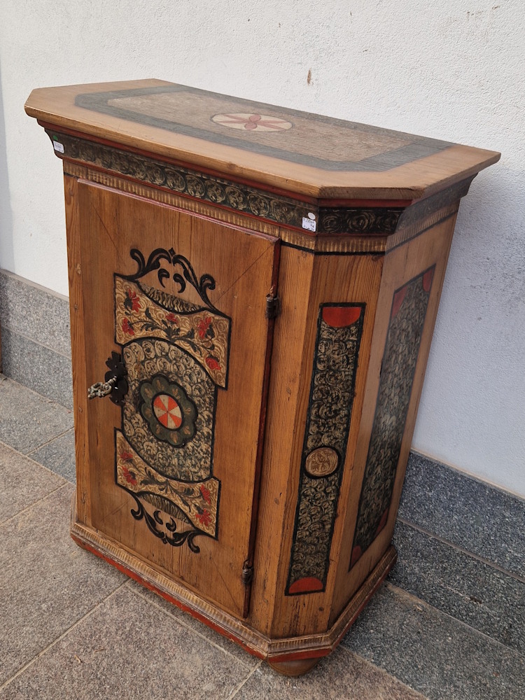 N° 466 Armadietto in legno di abete scantonato - immagine 3